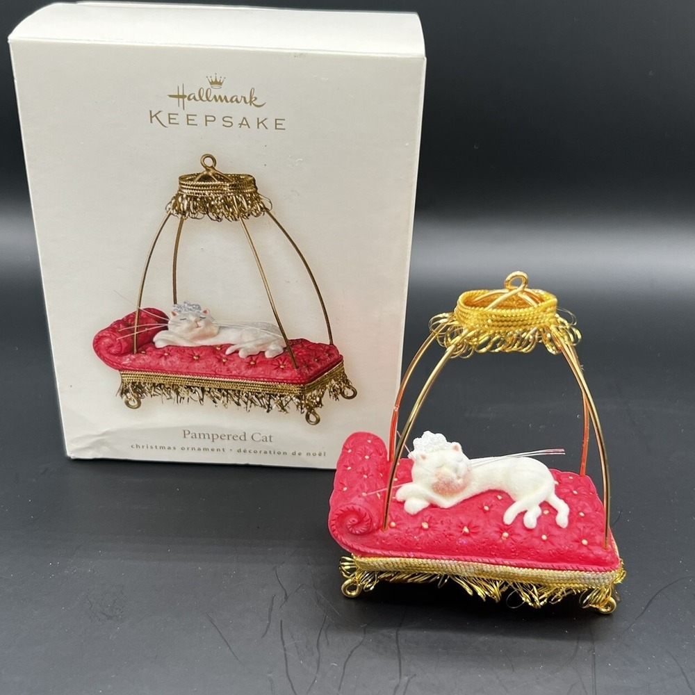 Hallmark Ornament  2007 Pampered Cat